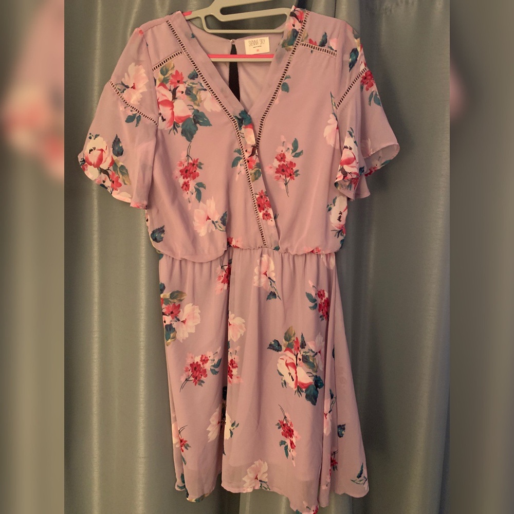 Feminine Sienna Sky lilac short dress
